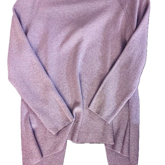 NEW * NEVER WORN * GORGEOUS LIGHT LILAC BLOUSE WITH FLOWER BUTTON * TINTORETTO - Picture 3 of 3